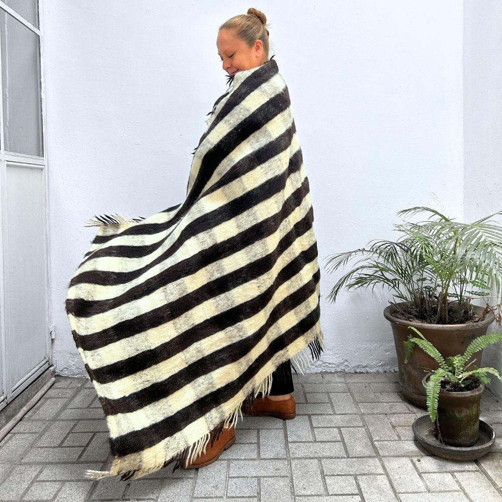 Momostenango Wool Blanket: Brown Stripes