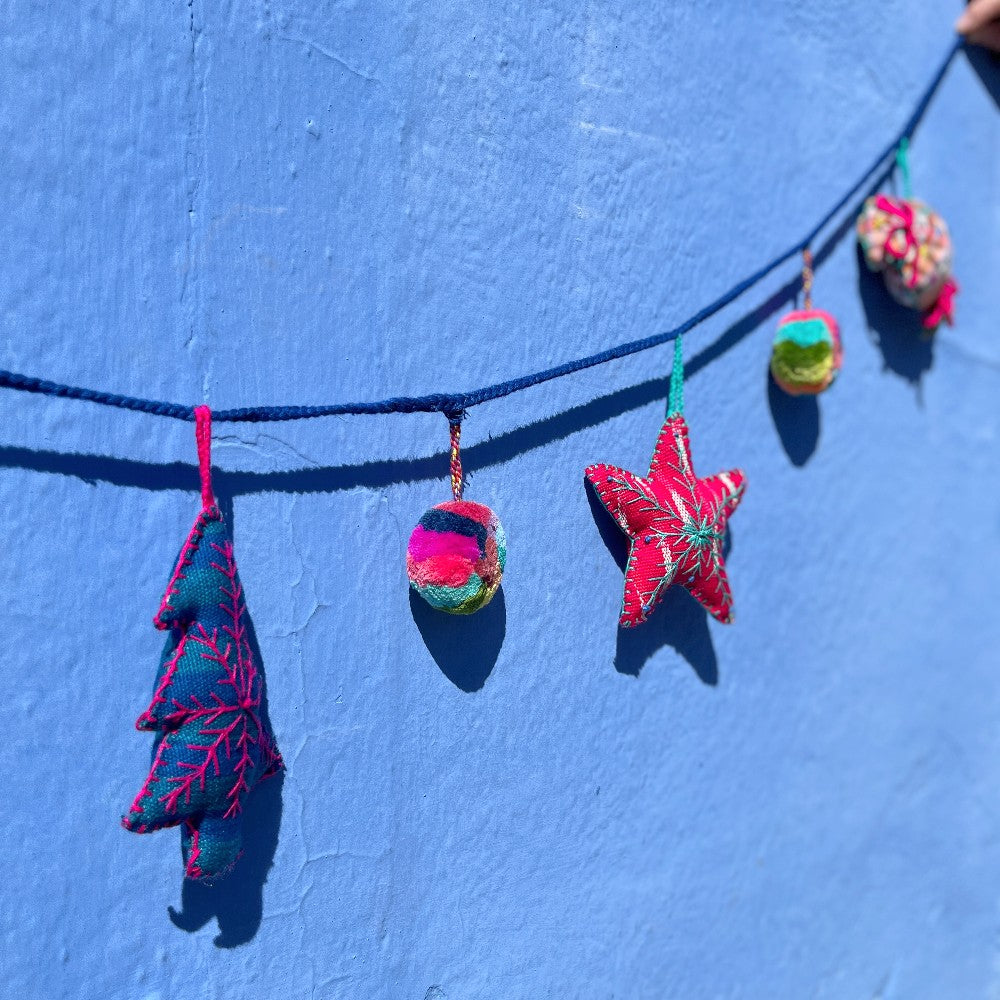 Festive Garlands: Vibrant Brights