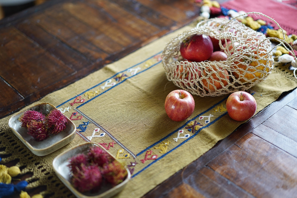 Cotzal Centerpiece: Naturally-dyed 1
