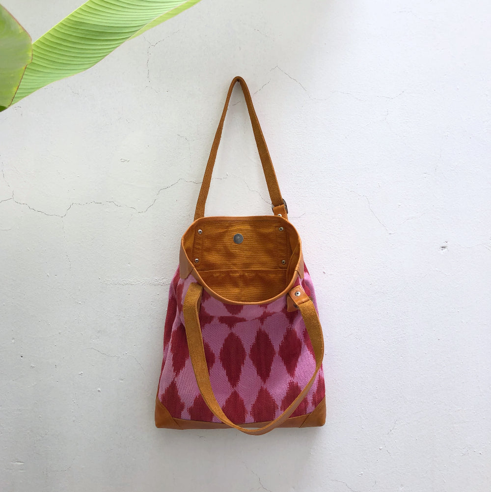 Slim Tote in Two-tone Cochineal