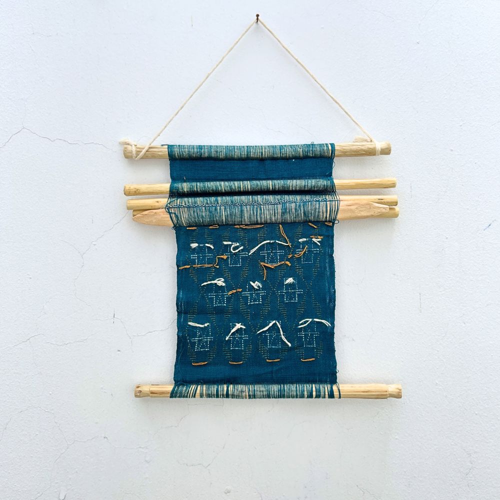 Mini Picbil Loom: Naturally-dyed Indigo & white - pericon