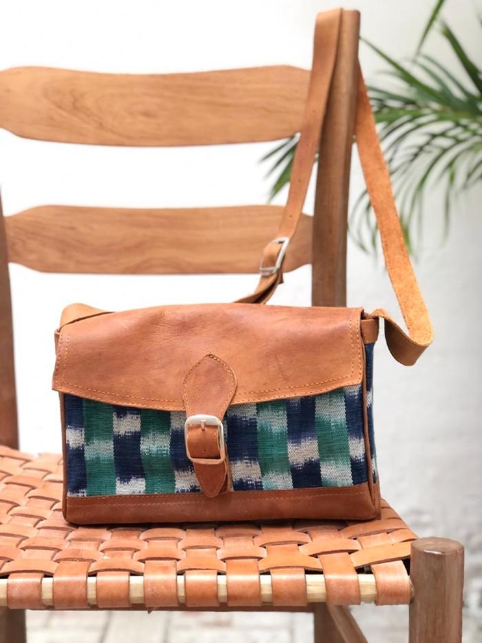 Messenger in Agua Ikat