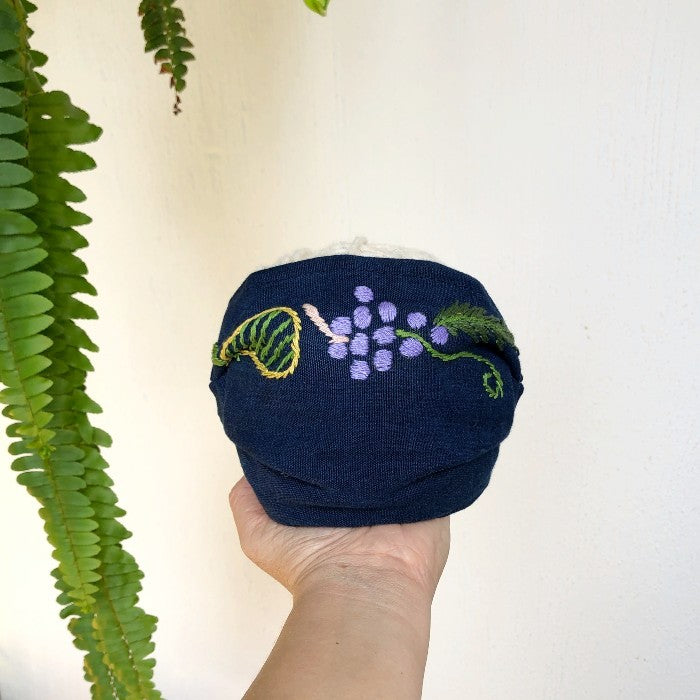 Hand-embroidered cloth mask: Fruits and Barriletes