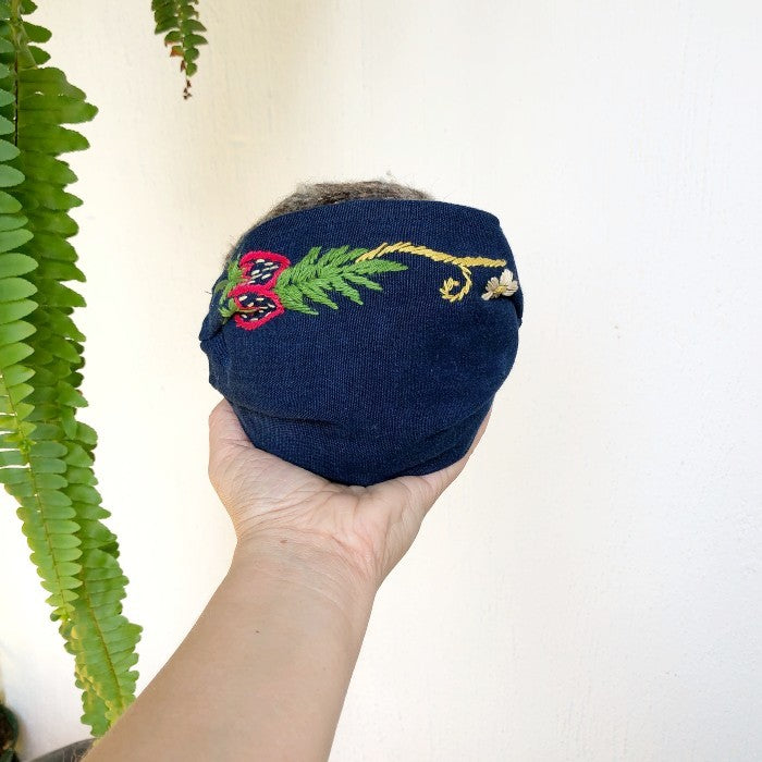 Hand-embroidered cloth mask: Fruits and Barriletes