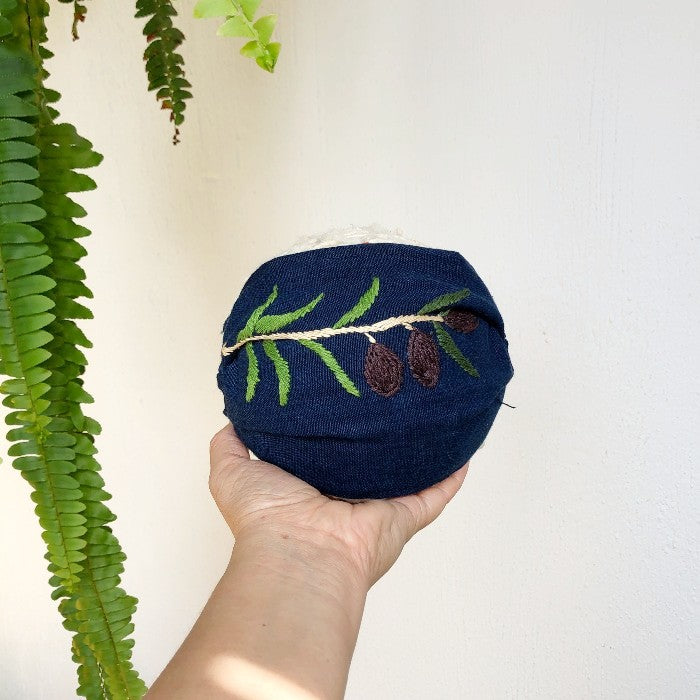 Hand-embroidered cloth mask: Fruits and Barriletes