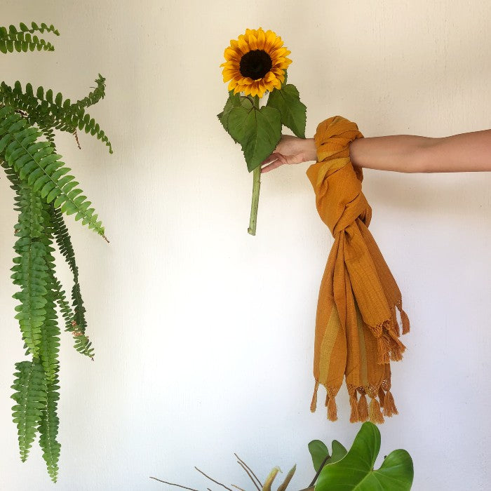 Naturally-dyed Footloom Scarf