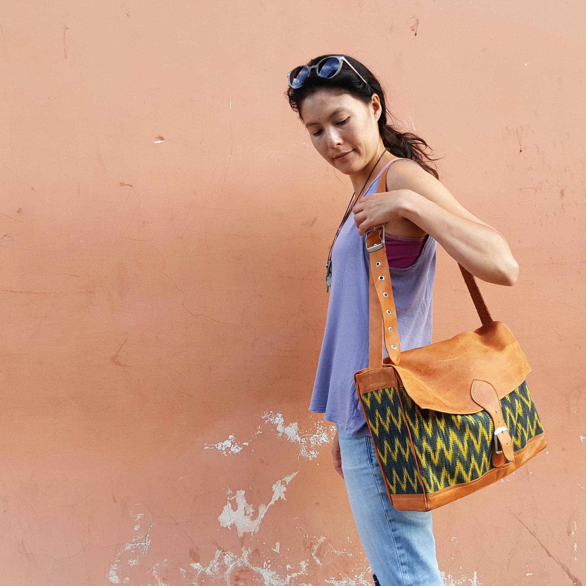 Messenger in Agua Ikat