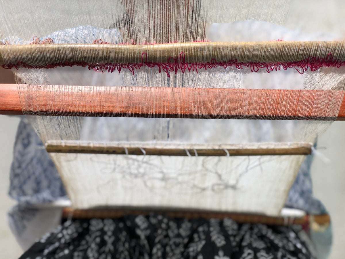 Close-up of a pikbil loom from under.