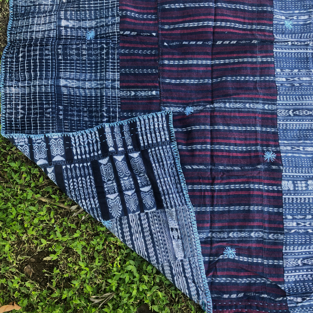Double-layered corte blanket: Light indigo embroidery