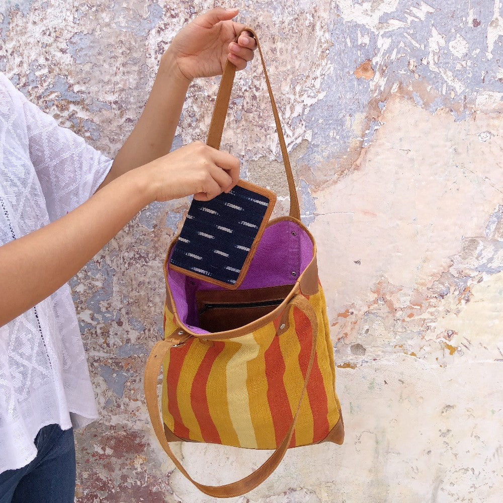 Slim Tote in Two-tone Cochineal