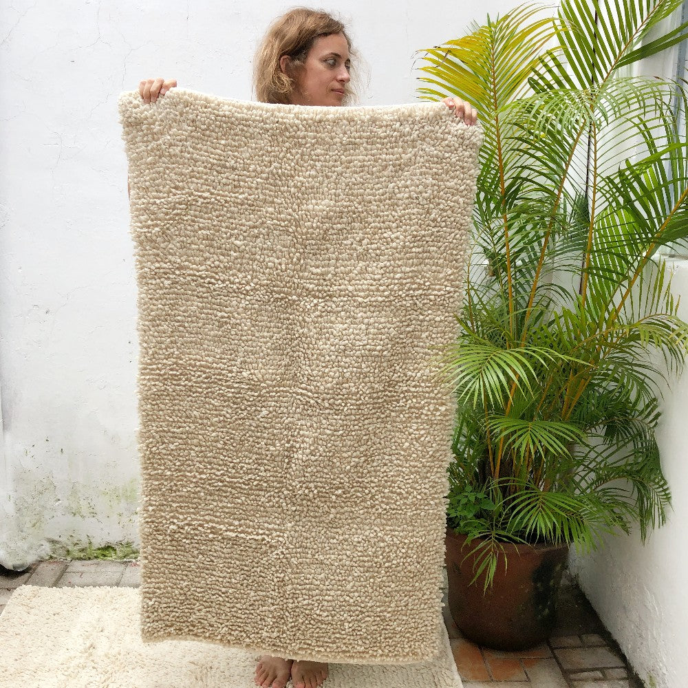 Medium Soft Piled-high Rug in Natural White Wool